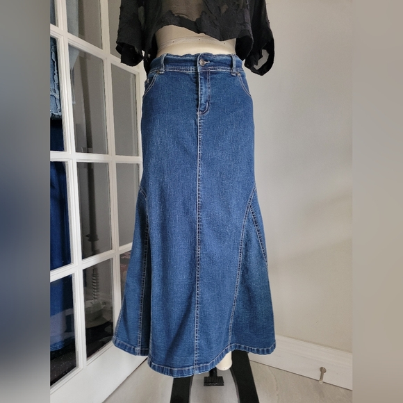 Y2K denim maxi skirt with flared panels, low rise - Picture 2 of 15